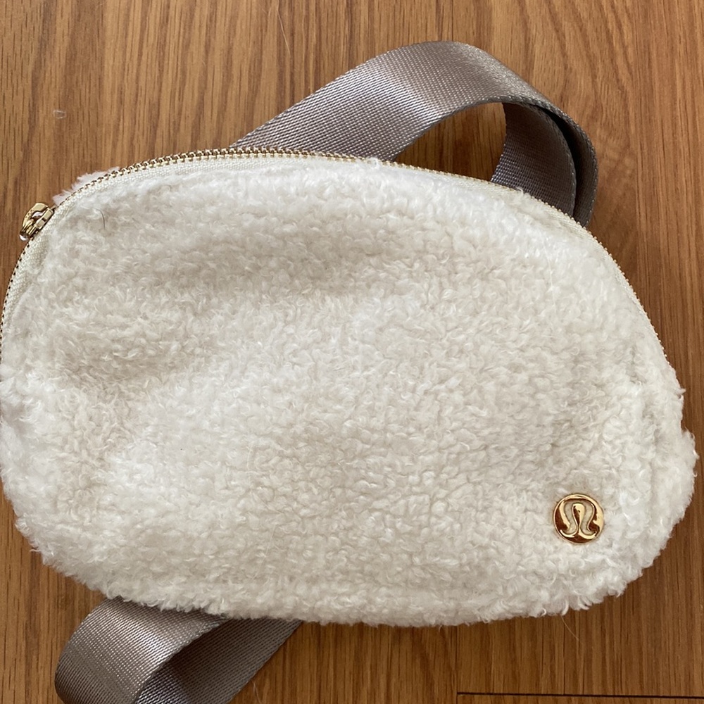 ❤️ Lululemon Everywhere Belt Bag Light Ivory Fleece NWT